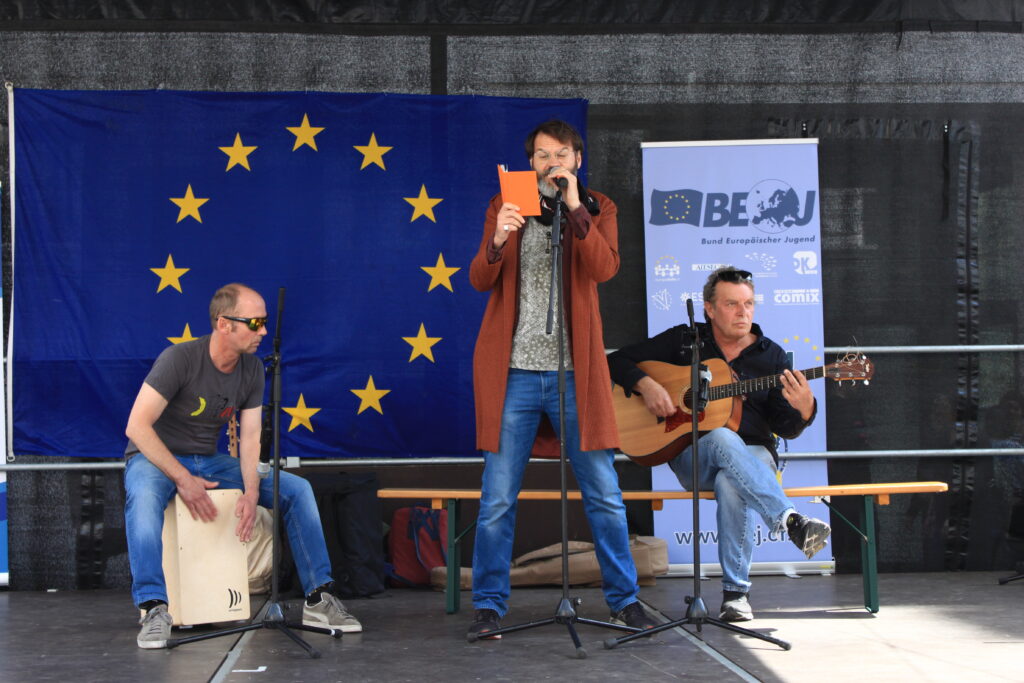 3 Musiker auf der Bühne