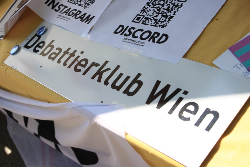 Infotafel von Debattierklub Wien